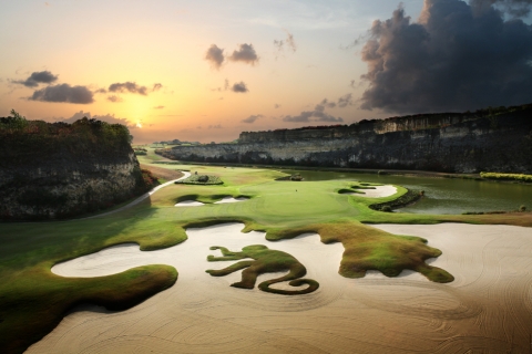 Unique Golf Courses Around the World Picture
